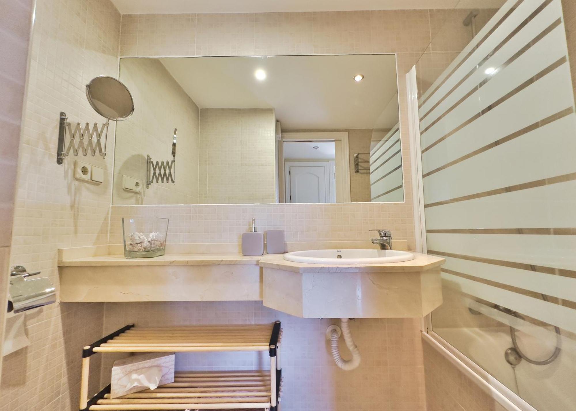 Appartement Skol 412. Renovated Two Bedrooms Duplex With Sea View. Marbella